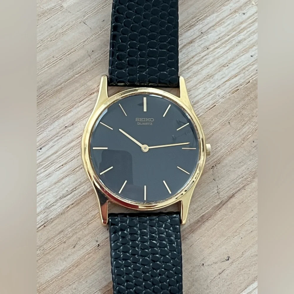Seiko Vintage Rare Men’s Watch Black Dial Black Leather Strap New Crystal